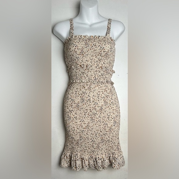 Elegant Cream Floral Dress - Picture 1 of 5
